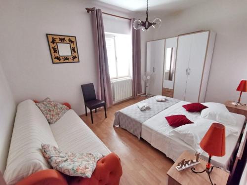 Brna Apartment | Bertie's Lodge - Four Bedroom Apartment A4