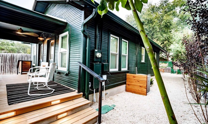 New Braunfels House | Best Location in Downtown NB Golf Cart Included!