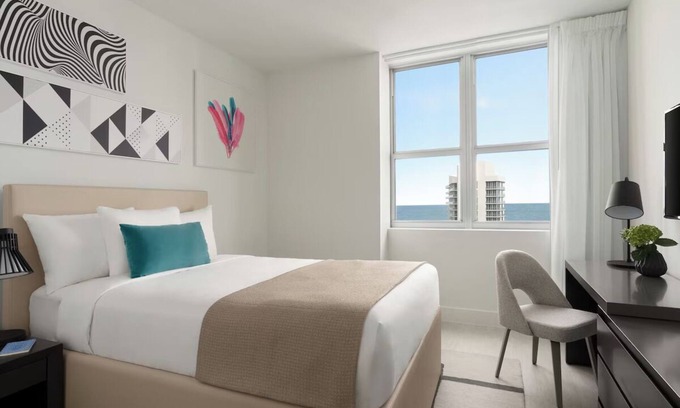 Hollywood South Central Beach Hotel | Best Place to Stay in Florida! 3 Comfortable Units, Kitchen, Pool