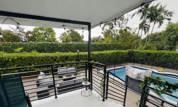 Coral Terrace House | Best Price New 3BD With Big Pool! Central Location Near Airport & Downtwn!