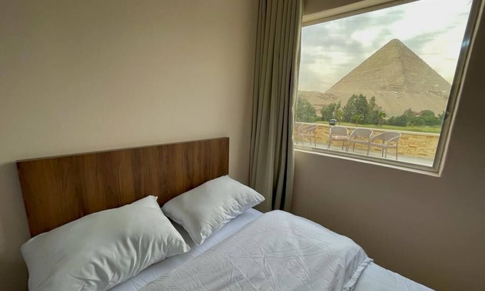 Al-'Umraniyah Apartment | Best view directly to the great pyramids and golf garden