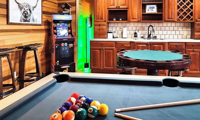Laurelville Cabin | Best View in Hocking Hills~Hot Tub~Games~Fire Pit