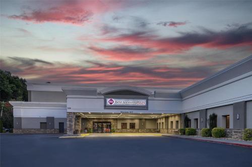 Clemson Hotel | Best Western Plus Clemson Hotel & Conference Center