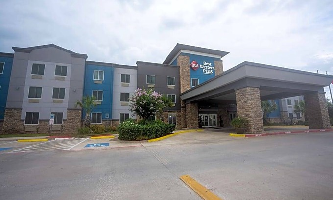 El Lago Hotel | Best Western Plus Seabrook Suites