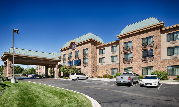 Pasco Hotel | Best Western Premier Pasco Inn & Suites