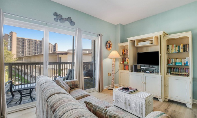Bethany Beach Condo | Bethany Beach Inn suite close to beach with free WiFi, central AC, & balcony