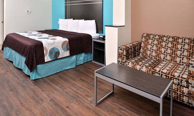 Spring Hotel | Better Choice For Your Vacation! Great Unit! Close to TGR Exotics Wildlife Park!