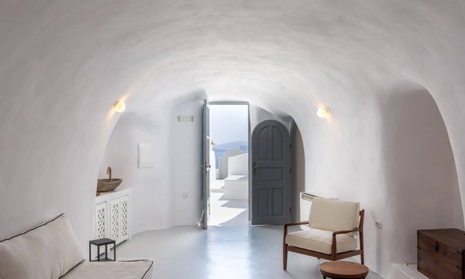 Oia Apartment | BH553 - C - Suite Santorini