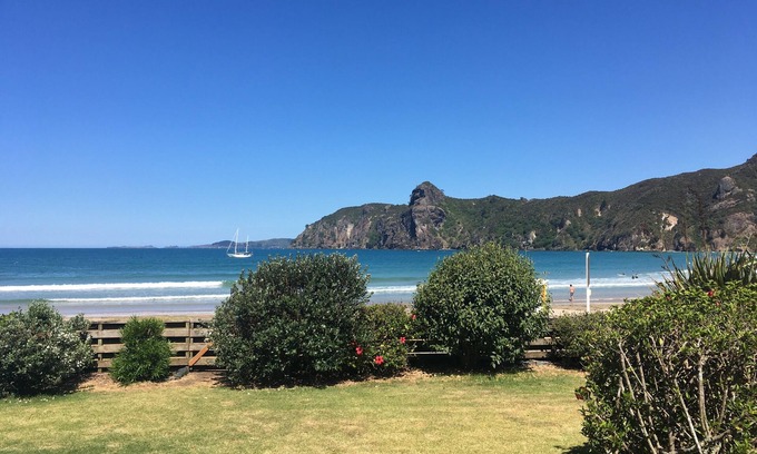 Taupo Bay House | Big Beachfront Bach- the Surf Chalet