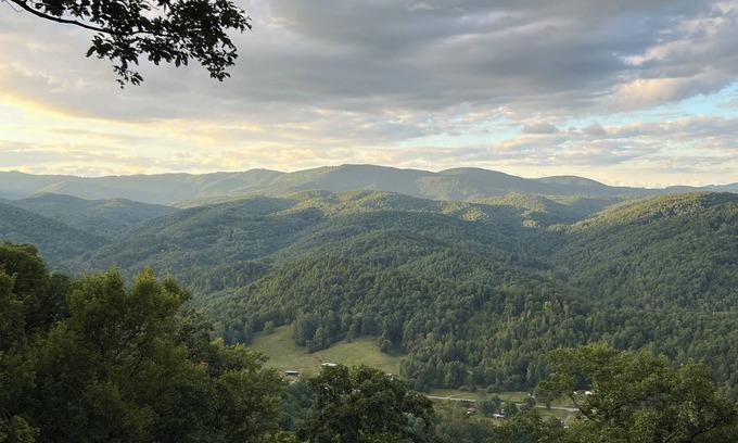 Purlear Cabin | Big Views & Seclusion at Chalk Dust Overlook - Newly Renovated Cabin in Purlear