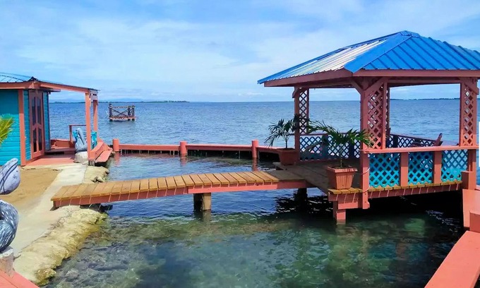 Placencia House | Bird Island Placencia