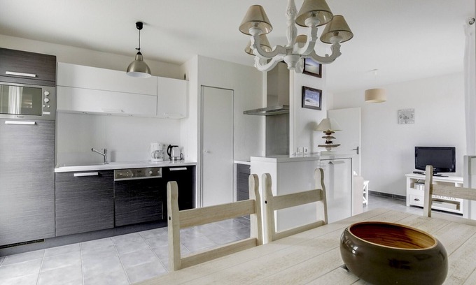 Biscarrosse Plage Apartment | Biscarrosse Beach: Modern 2-BR Apt, Near Center, Walk to Ocean, Parking, Terrace
