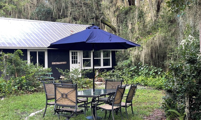 Townsend Cottage | Blackbeard Creek Cottage: Secluded & Waterfront