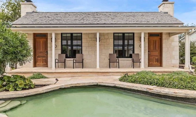 Fredericksburg Cabin | Blacksmith Quarters: The Octavia|1 Bd|Hot Tub