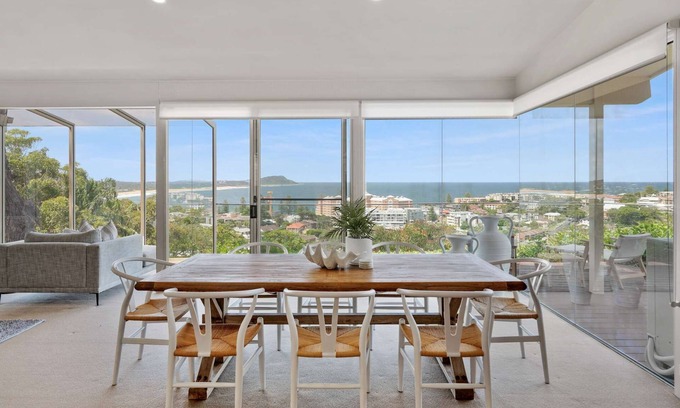 Terrigal House | “Blending Style & Luxury” – Ocean views and close to beach