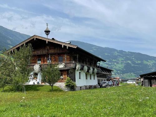 Ramsau im Zillertal Apartment | Blick zum Mayrhofen