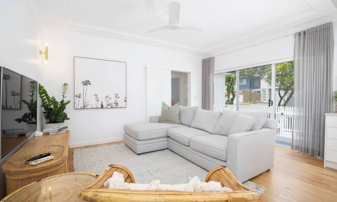 Merewether Cottage | Blissful Merewether Beach Cottage A Coastal Gem