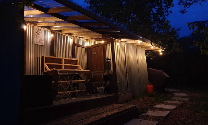Tenby Cabin | Blodwen the Retro Vintage Van: 80"Projector, OutdoorKitchen, PizzaOven,GasShower