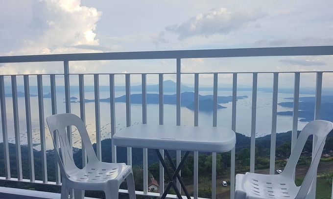 Tagaytay Apartment | Blowing in the Wind - Lake View Apartments