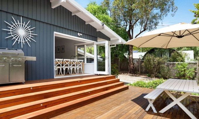 Shoreham House | Blue Beachside Luxe Pet Friendly Walk to Beach