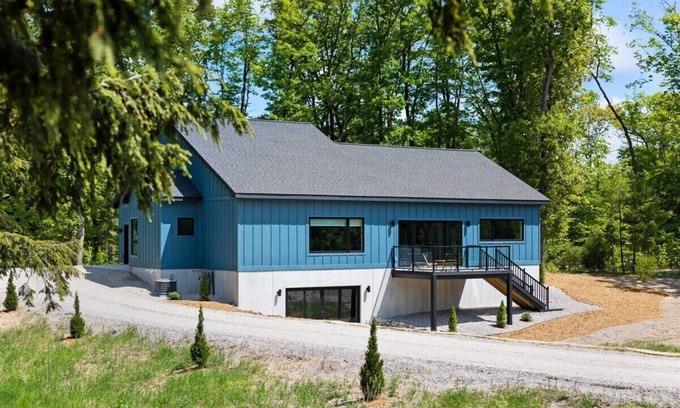 Glen Arbor House | Blue Dune Summary: Ne