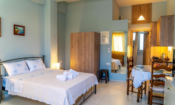 Nea Alikarnassos Apartment | Blue Home Studio