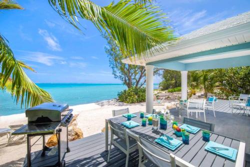East End House | Blue Moon - A Divers Paradise in East End Next Door to Ocean Frontiers, Beach Cottage with Upgraded Interiors