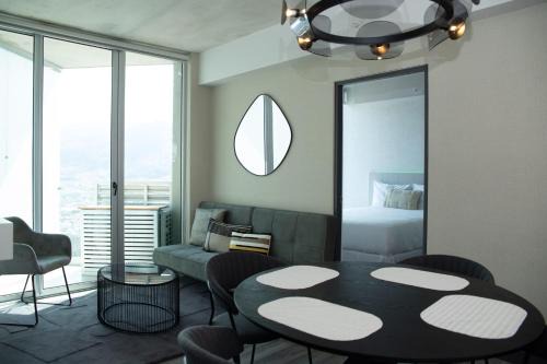Mata Redonda Apartment | Blue Nun at 29, City Views and Wonderland Vibes!