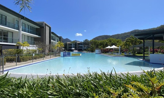 Nelly Bay Apartment | Blue on Blue Large One Bedroom Apartment, steps from ferry, amazing pool, wifi