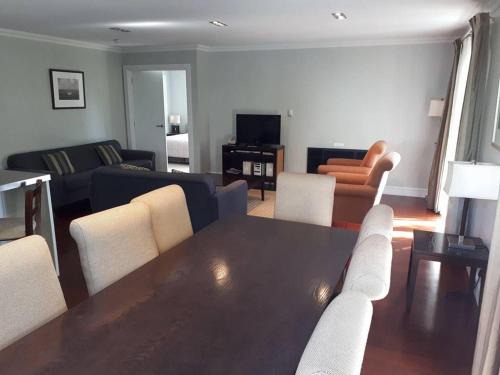 Russell House | Blue Penguin - Russell Cottages Collection 2-4 Bedroom