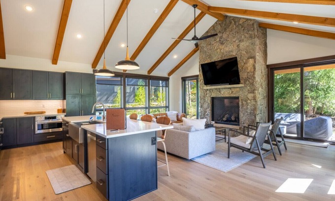 Silverthorne Apartment | Blue Sky Chalet - Bright and Open Luxury Home