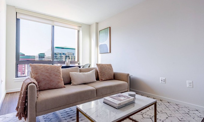 Ballston Apartment | Blueground | Ballston, pool & w/d, nr park