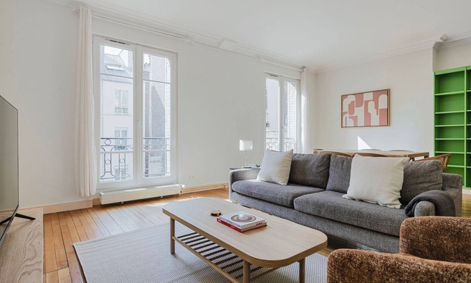 L'Europe Apartment | Blueground | Batignolles, elevator & washer