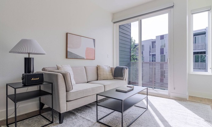 Brentwood Apartment | Blueground | Brentwood, pool, nr Zilker Park
