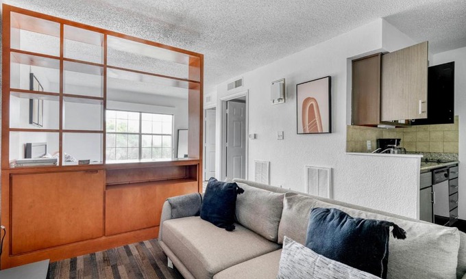 Gateway Apartment | Blueground Gateway pool gym close to shops ATX-242
