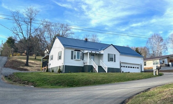 Bluewell House | Bluewell Trail Retreat