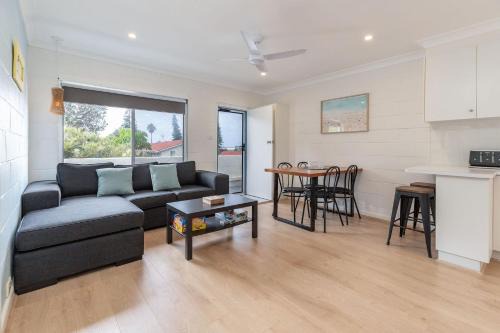 Blueys Beach House | Blueys Beach Villa Manyana 01