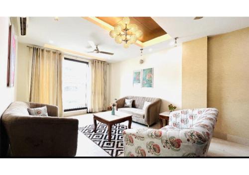 Defence Colony Apartment | BluO 3BHK - Defence Colony - Balcony, Lift