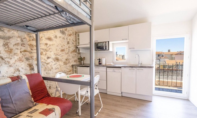 Antibes Old Town Apartment | BNB RENTING Chez Dominique - Studio 2-4pers center Antibes Fourmilliere/3