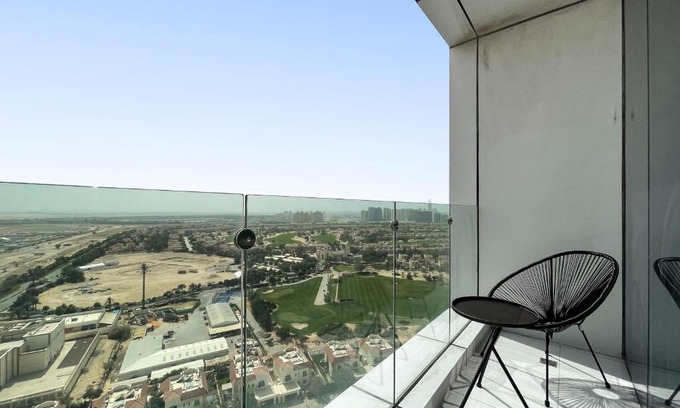 Dubai Sports City Apartment | bnbmehomes - Elegant Studio Golf Course View - 1916