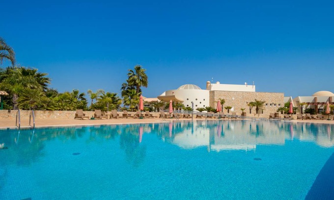 Estombar Apartment | Boa Nova 30/8 professionally cleaned 1-bedroom apartment close to Carvoeiro and Ferragudo