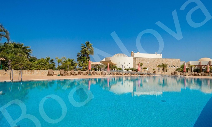Estombar Ski Chalet | Boa Nova 31/3 | professionally cleaned | 2-bedroom townhouse | close to Carvoeiro and Ferragudo