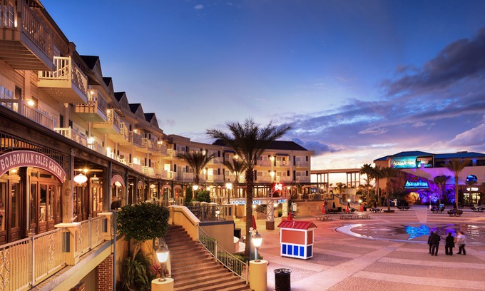 Clear Lake Shores Hotel | Boardwalk Inn