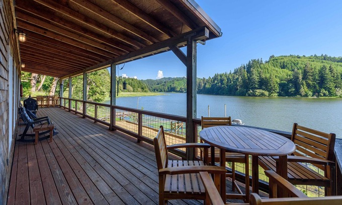 Lakeside House | Boat Access Only Cabin In Lakeside - Pet Friendly
