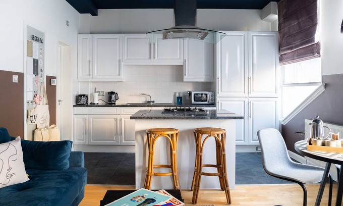 Tower Hill Apartment | Bob W Tower of London