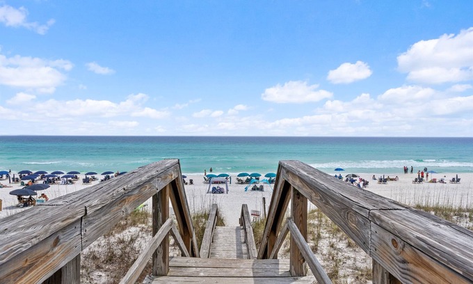 Seaspray House | Book 3 Nights & Get 4th Free *Walk To Surf Hut *Private Home*Beach & Pool Access