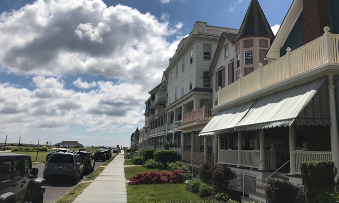 Ocean Grove House | Booking for 2025 PRIVATE PARKING, 1.5 blocks to beach, pet friendly,cental air