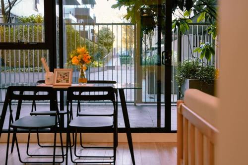 Balwyn Apartment | Botanica - Simply Perfect Balwyn 1BR Home Base