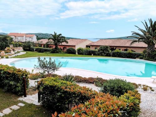Porto Pozzo Apartment | Boutique Apartment no 24 with Sea View and large Pool