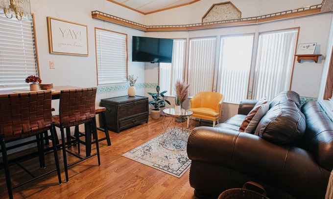 Kissimmee Cottage | Boutique Cottage near Disney and Shopping Malls